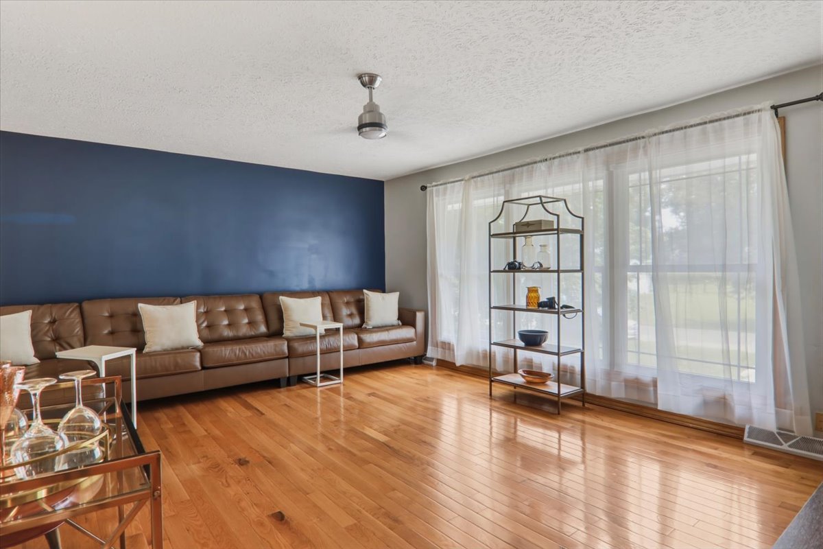 18864 Pioneer Street Property Photo 4