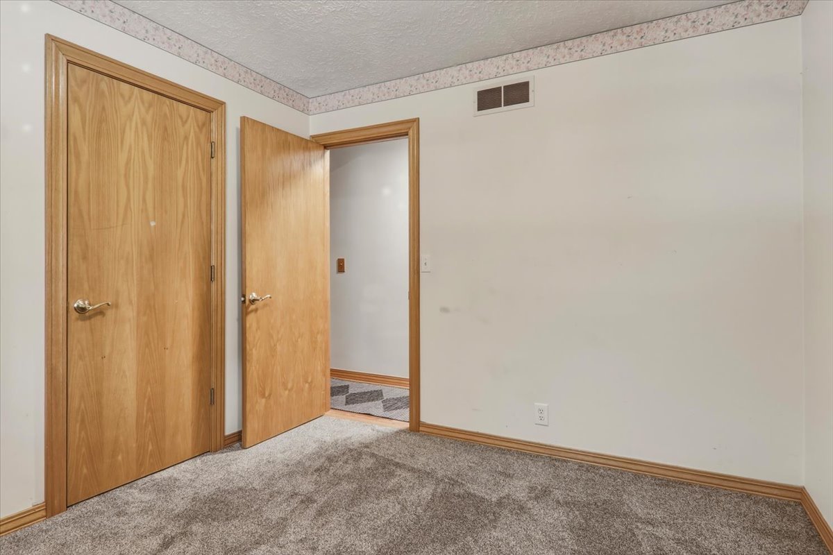 18864 Pioneer Street Property Photo 11