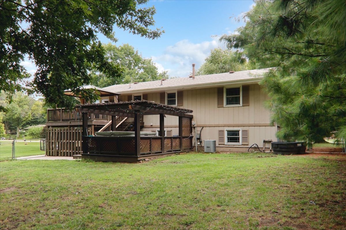 18864 Pioneer Street Property Photo 23