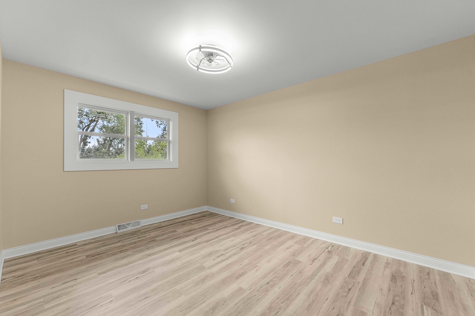 12726235 Property Photo 16