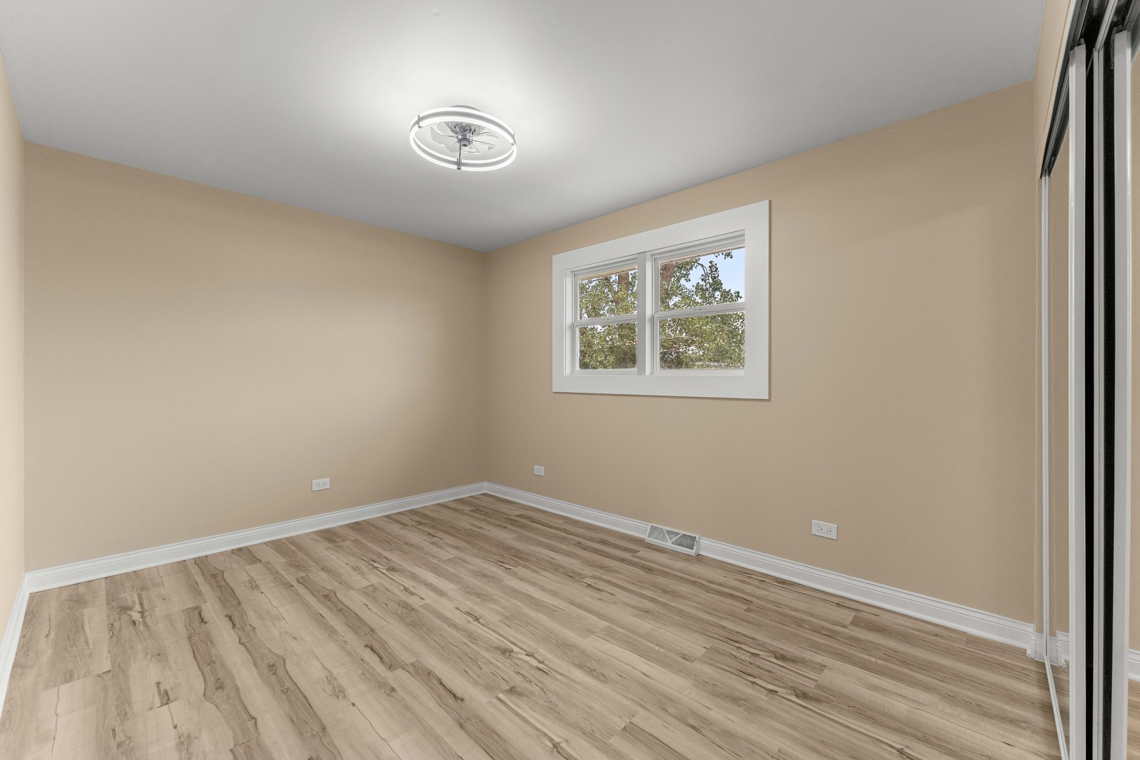 12726235 Property Photo 17