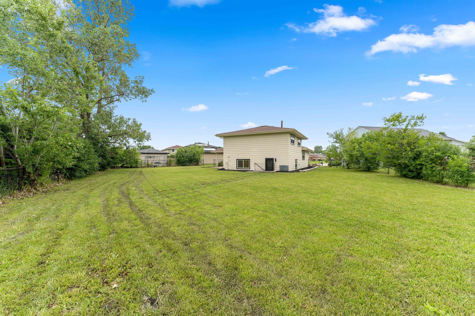 12726235 Property Photo 27