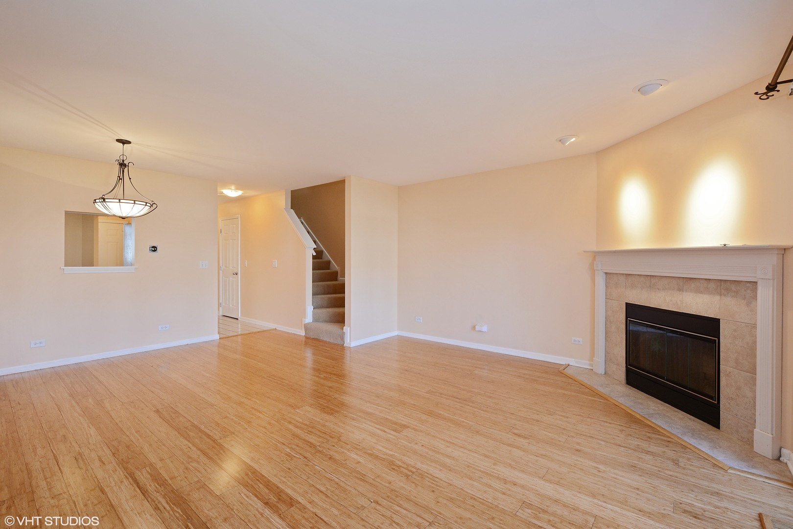 1560 N Saint Marks Place Property Photo 3