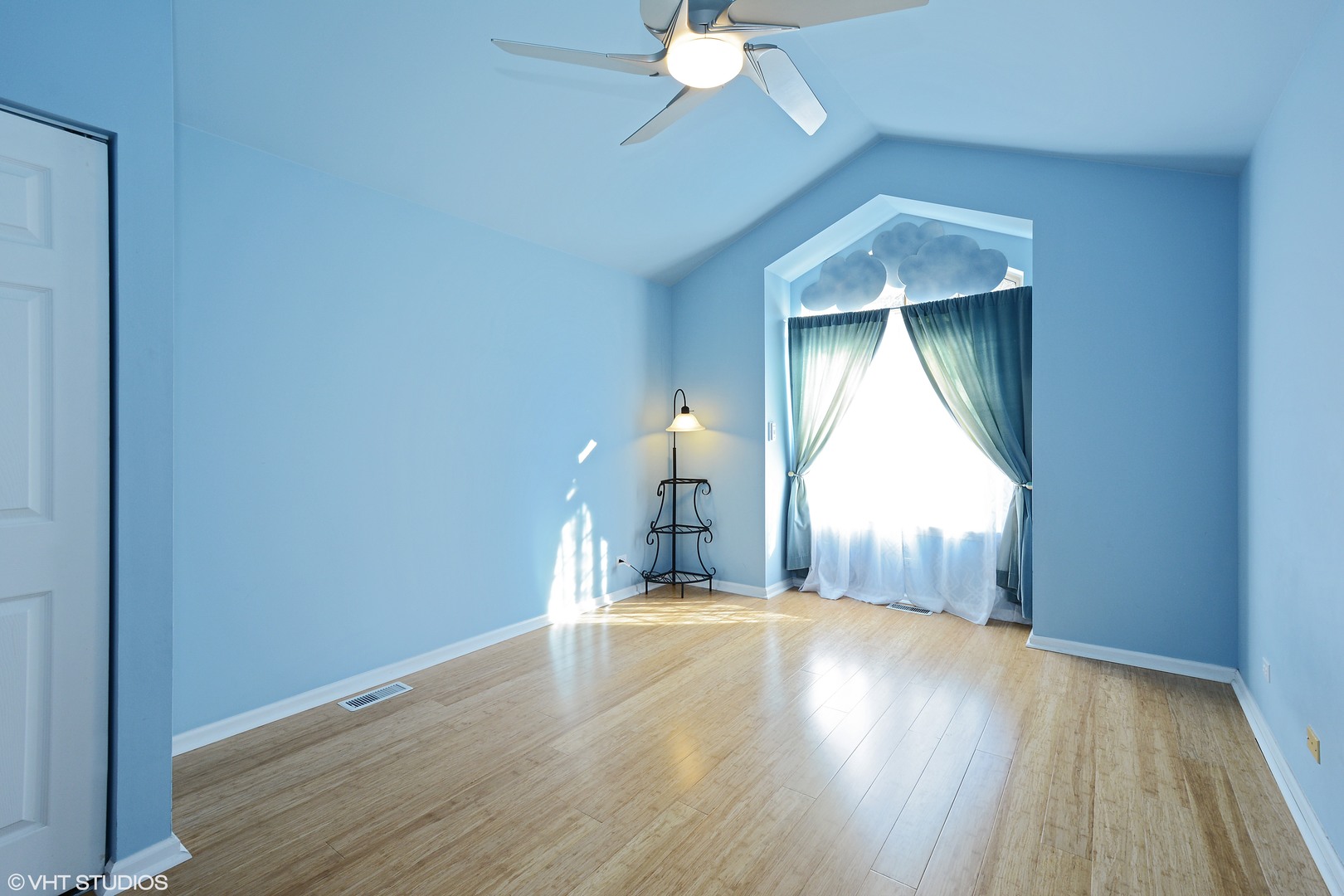 1560 N Saint Marks Place Property Photo 8