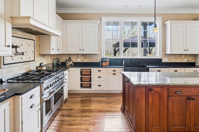 1300 Abington Cambs Drive Property Photo 8