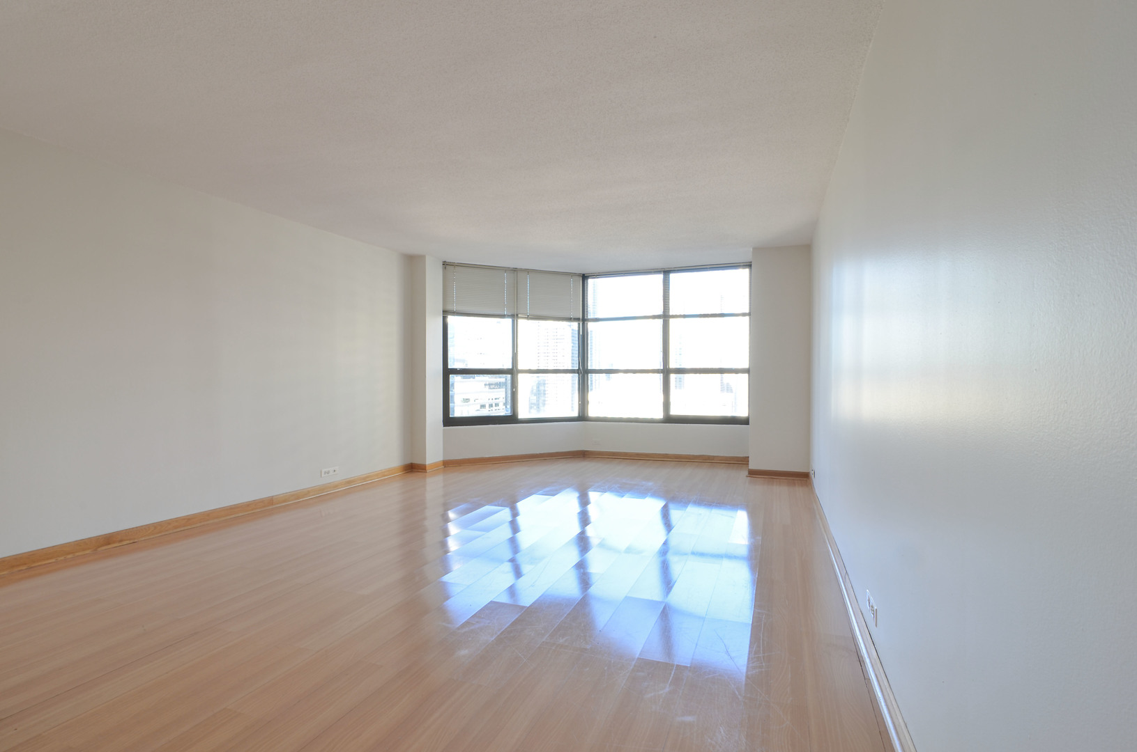 405 N Wabash Avenue 2214 Property Photo 2