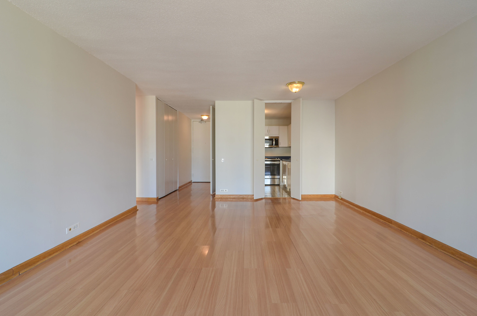 405 N Wabash Avenue 2214 Property Photo 3