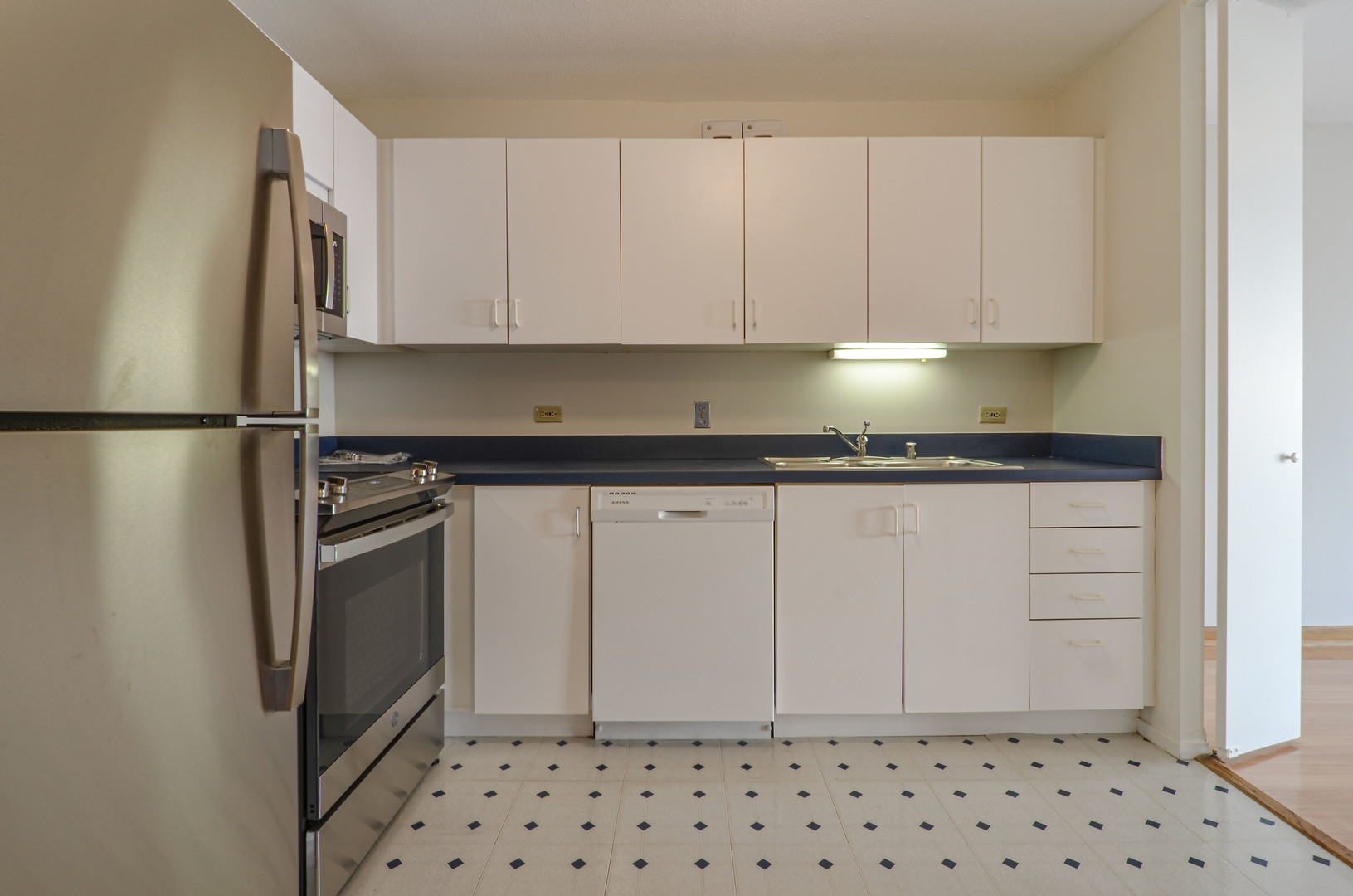 405 N Wabash Avenue 2214 Property Photo 4