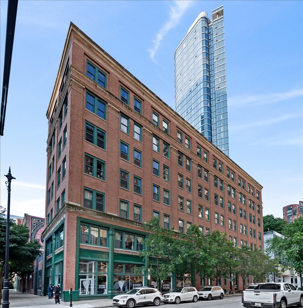 900 S Wabash Avenue 303 Property Photo 2