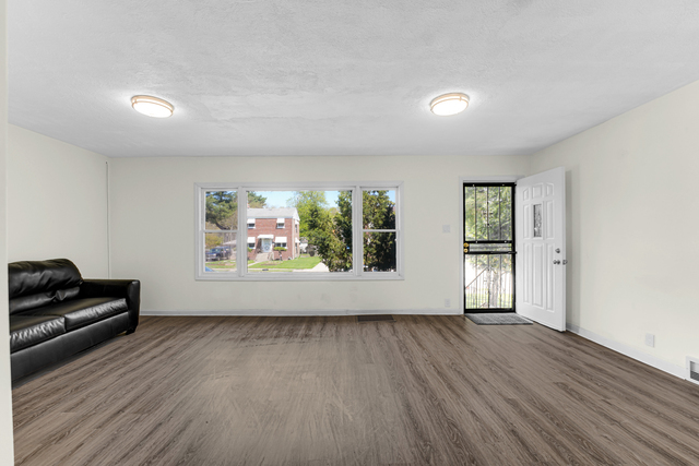 1117 156th Place Property Photo 4