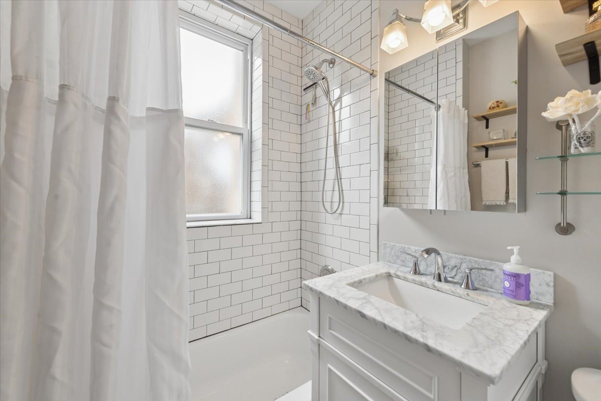 1243 W Thorndale Avenue 2e Property Photo 11