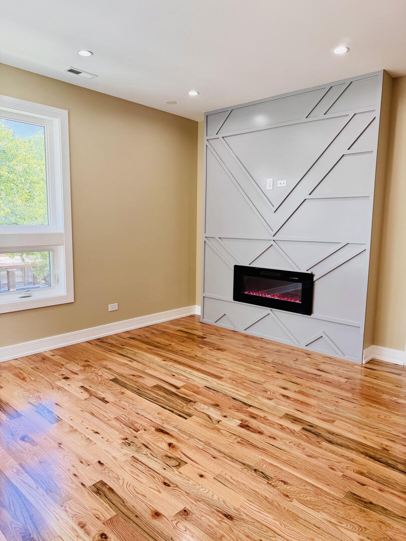 155 N La Crosse Avenue 2 Property Photo 2
