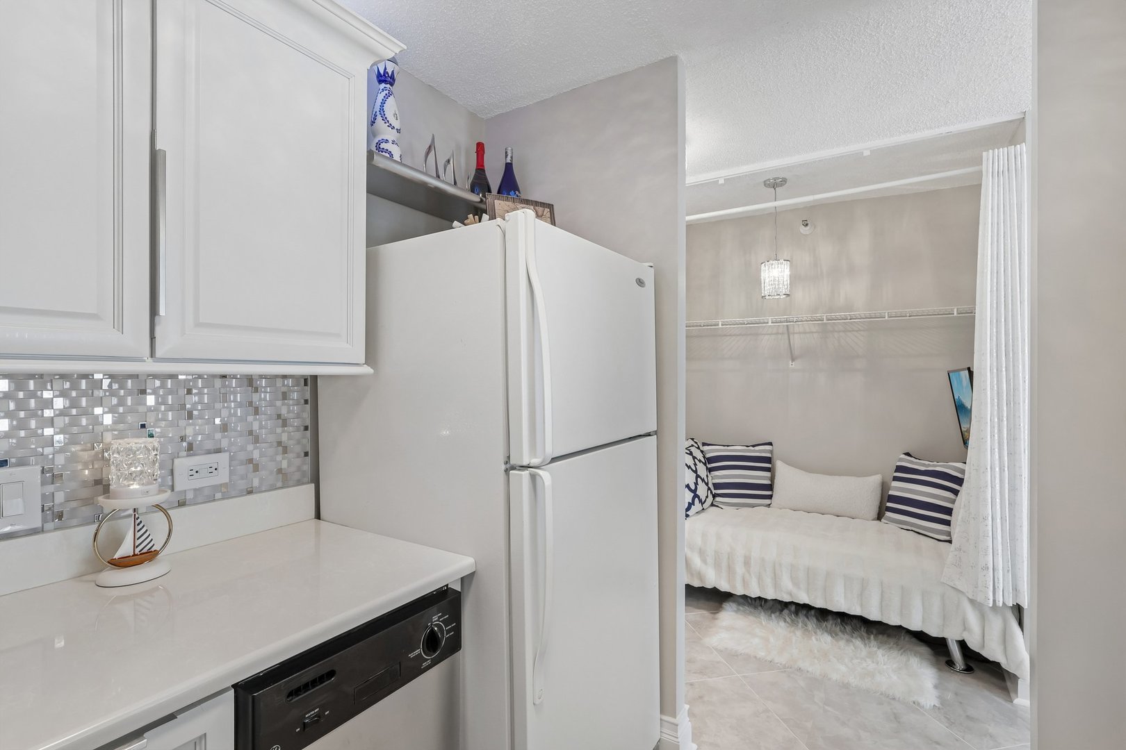 440 N Mcclurg Court 607 Property Photo 6
