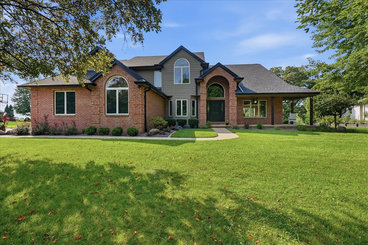 655 Deer Lakes Drive Property Photo 2
