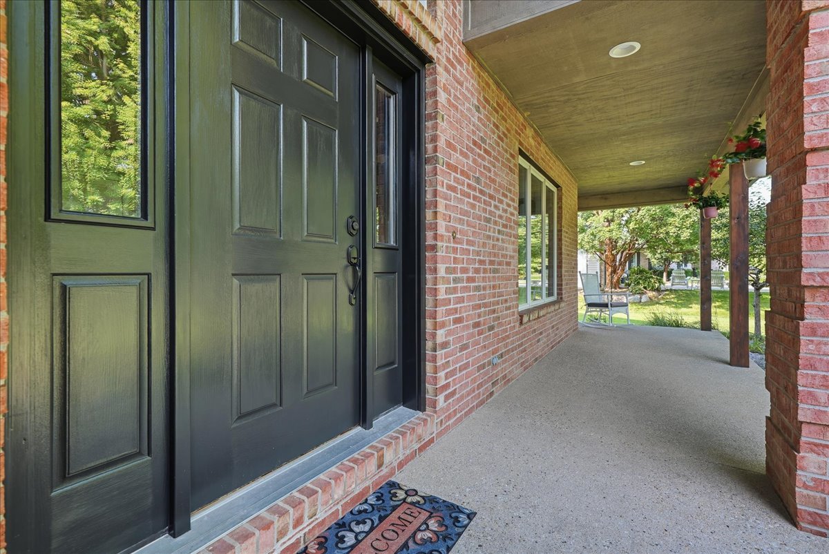 655 Deer Lakes Drive Property Photo 4