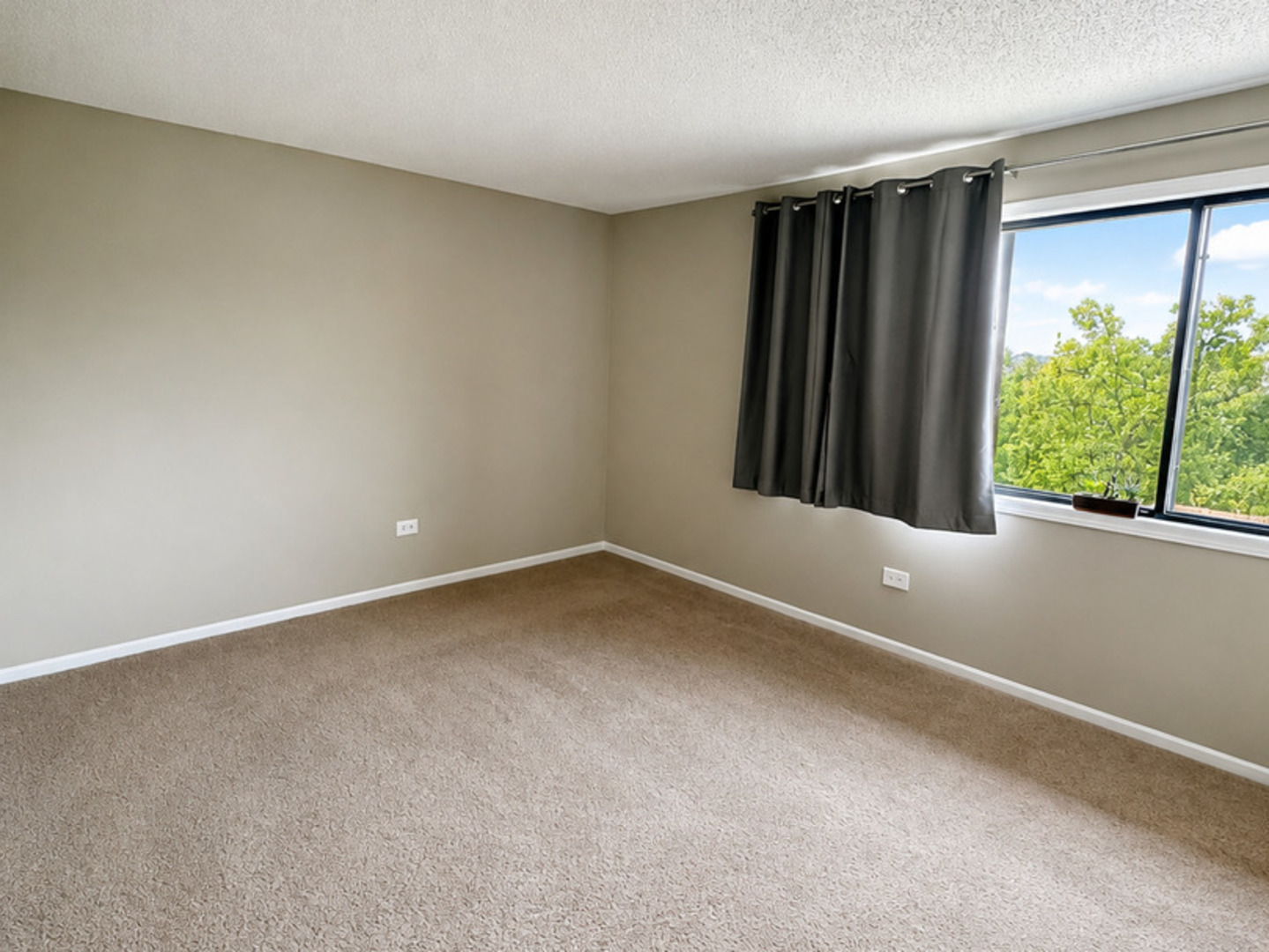 500 Valley Drive 301 Property Photo 9