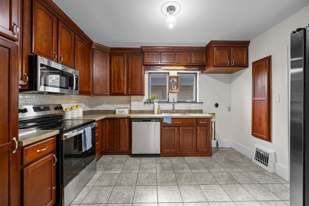 2914 25th Avenue Property Photo 8