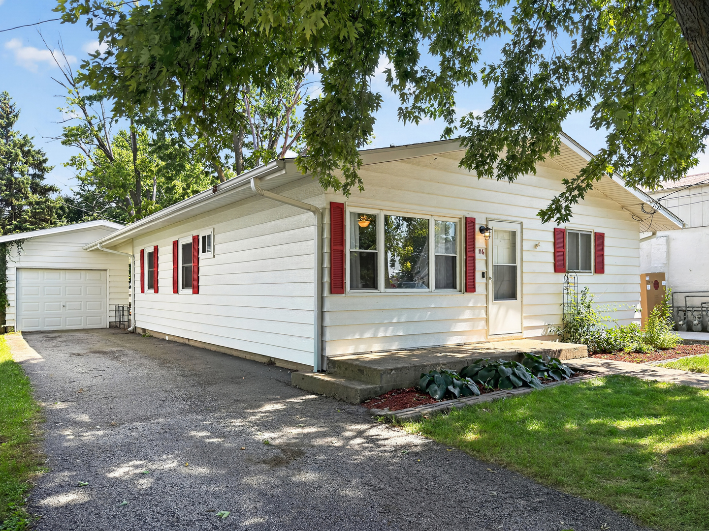 116 N Hickory Street Property Photo 2