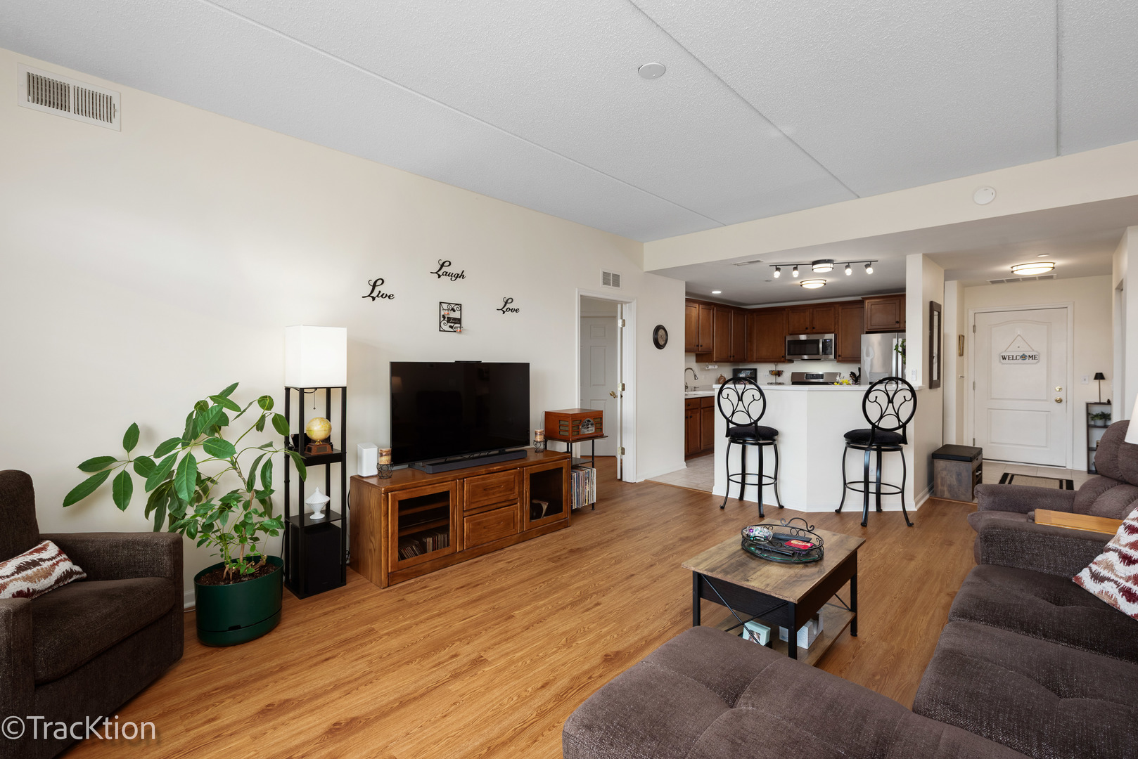 845 E 22nd Street B-417 Property Photo 10