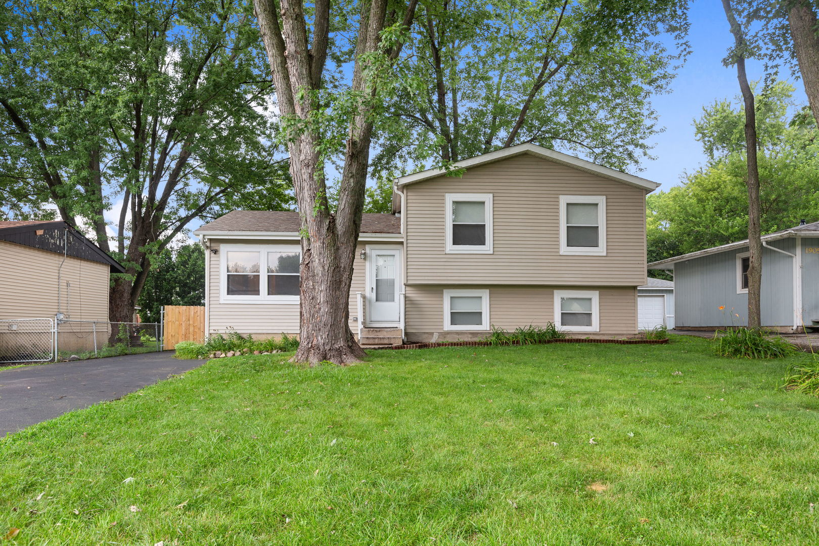 1903 Highview Avenue Property Photo 1