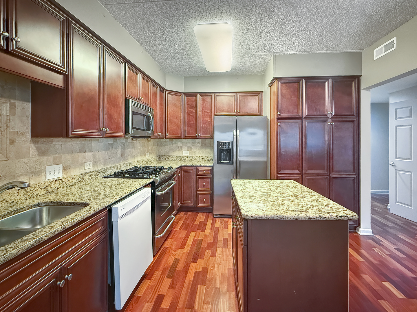 701 W Rand Road 137 Property Photo 4