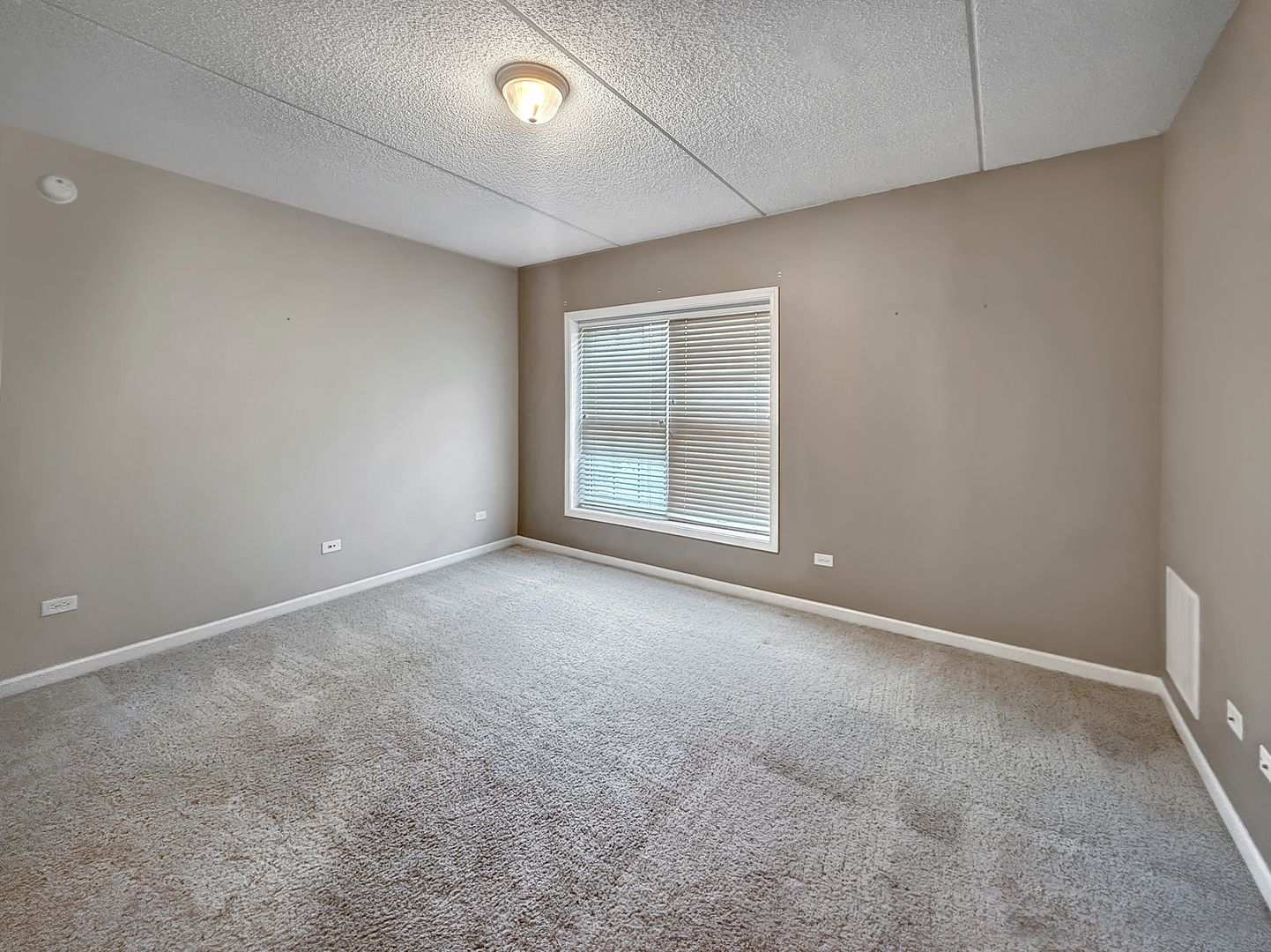 701 W Rand Road 137 Property Photo 13