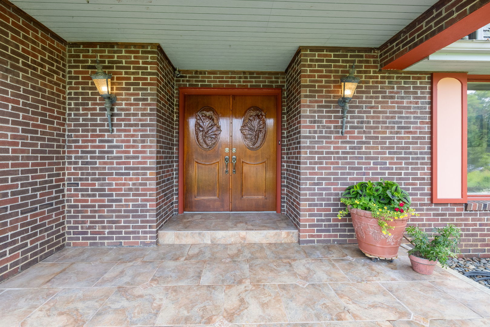212 Cheviot Drive Property Photo 3