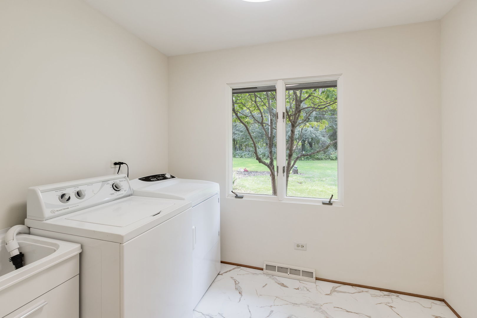 212 Cheviot Drive Property Photo 11