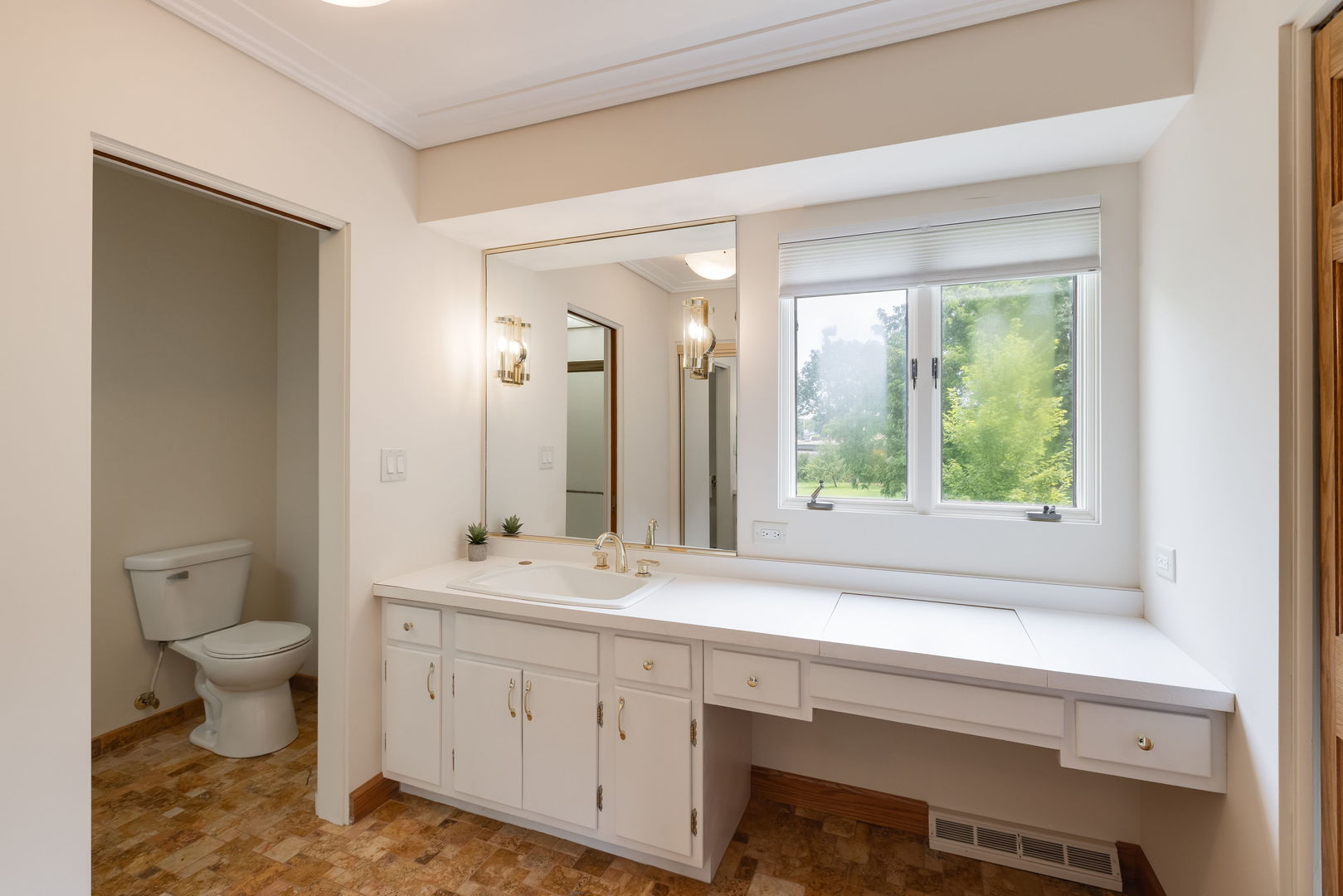 212 Cheviot Drive Property Photo 15