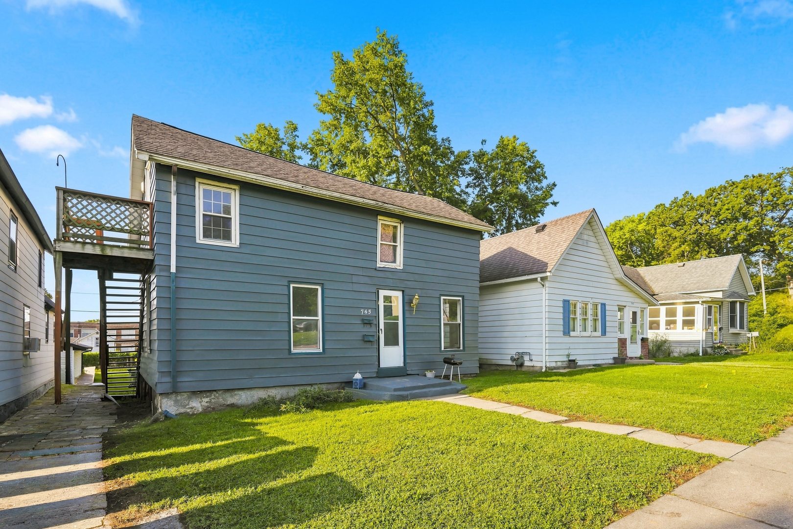 745 1st Avenue Property Photo 1