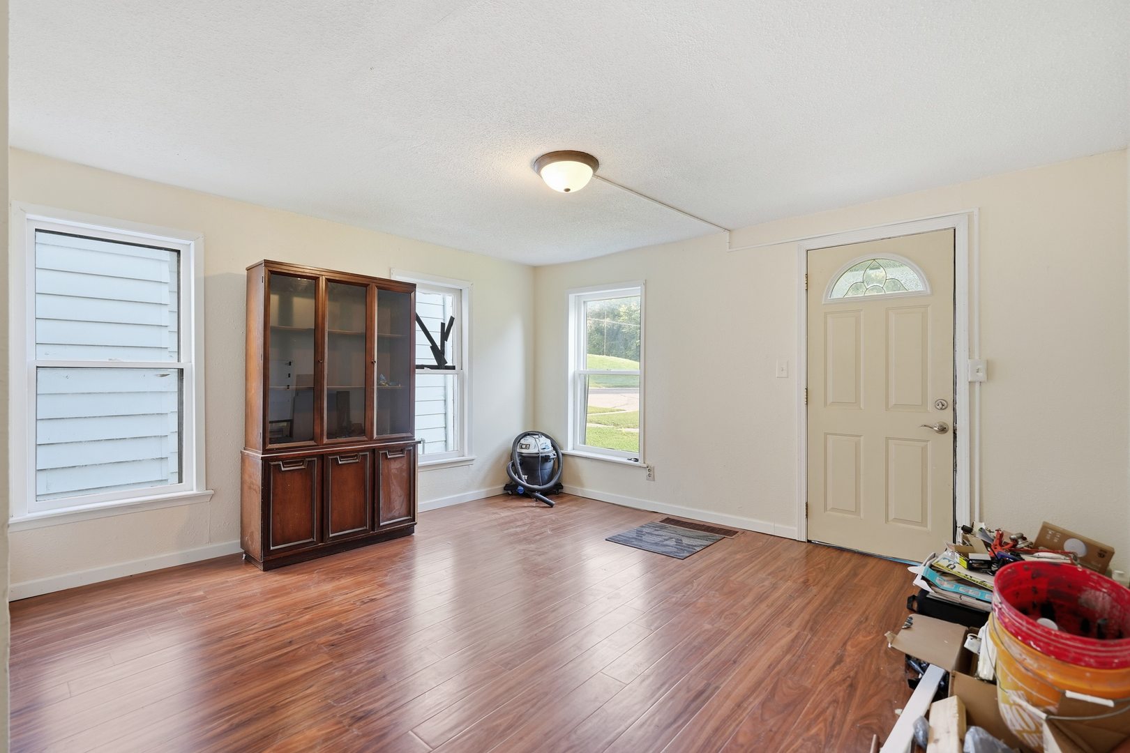 745 1st Avenue Property Photo 3