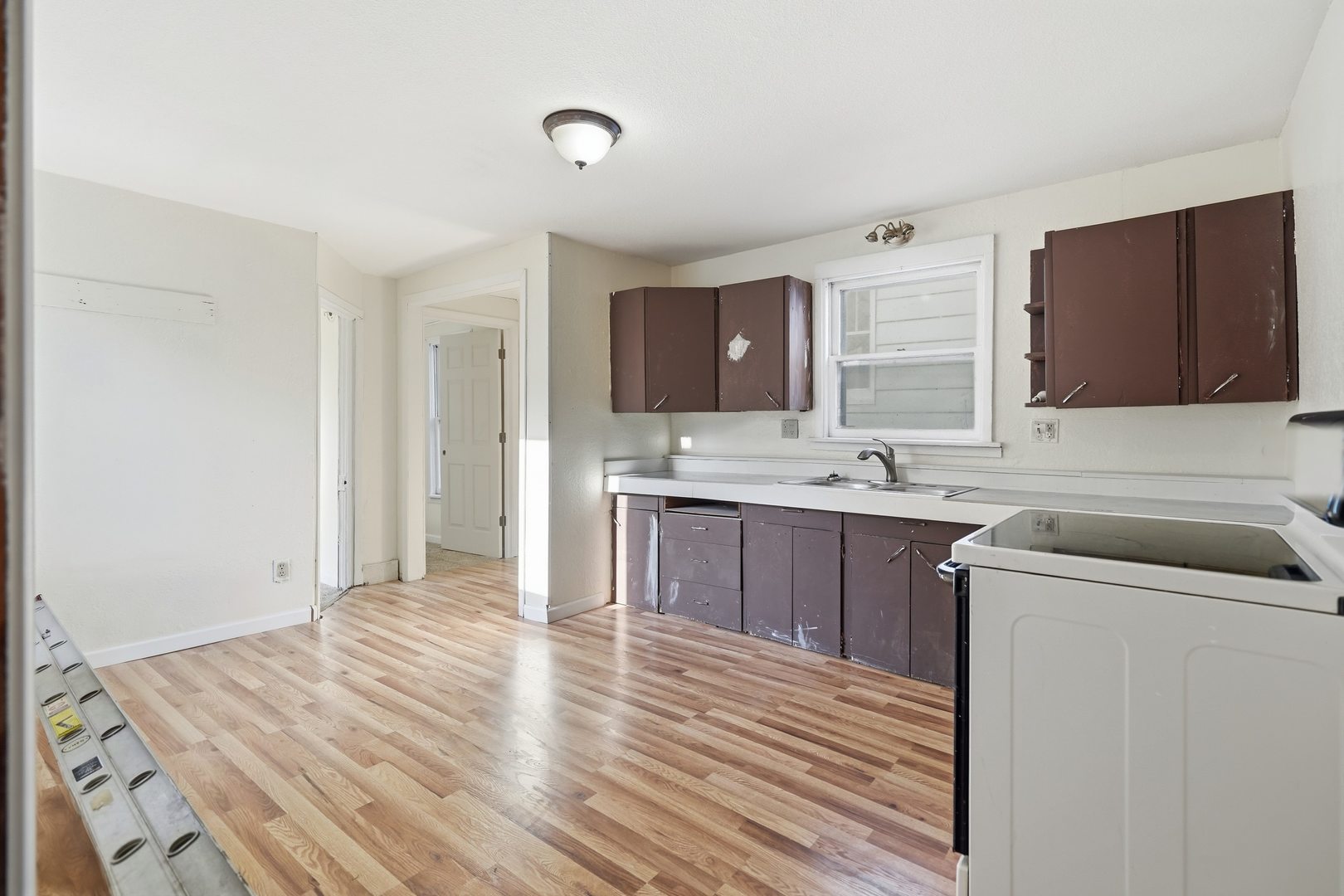 745 1st Avenue Property Photo 6