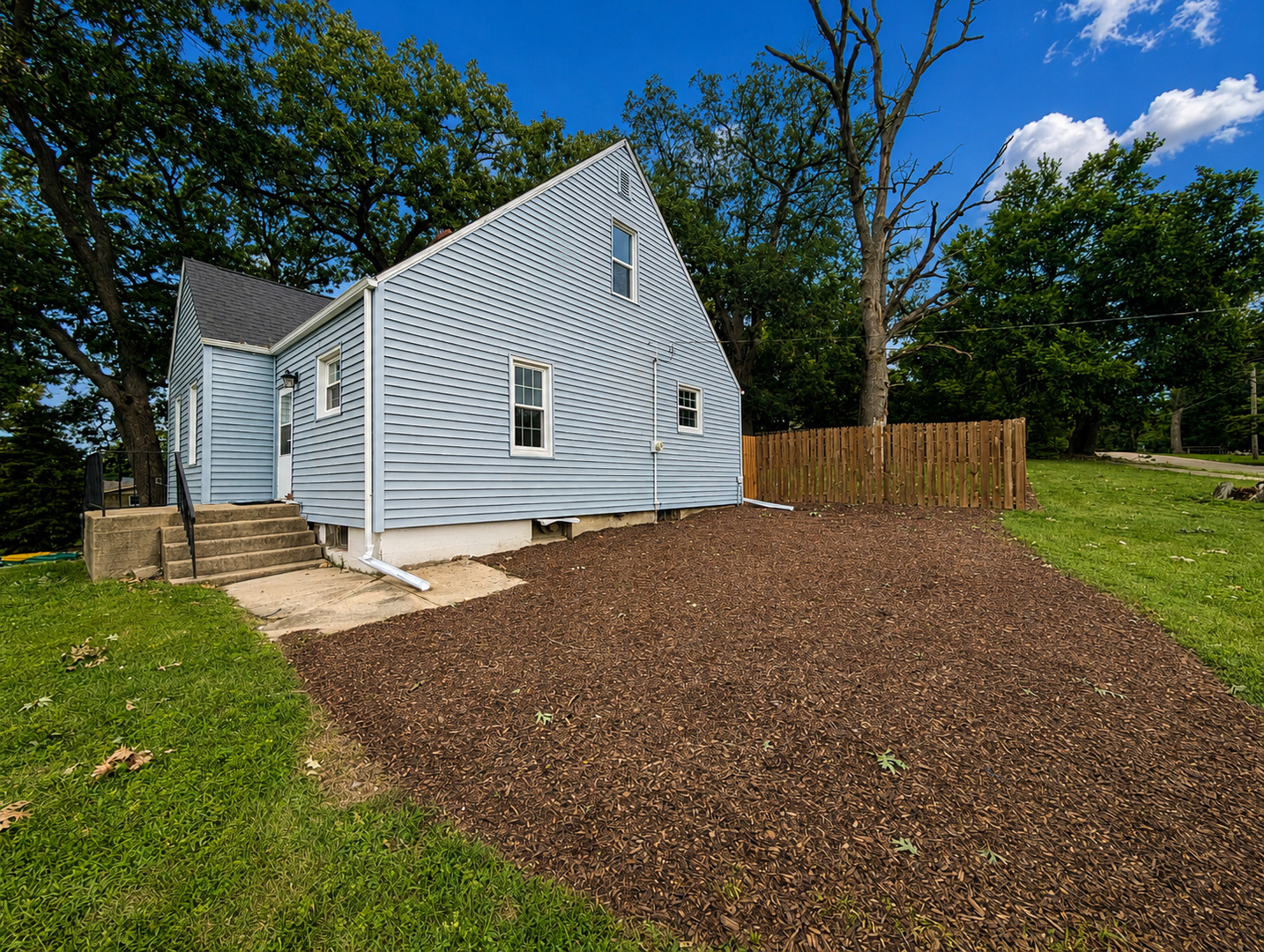 909 Glen Avenue Property Photo 3