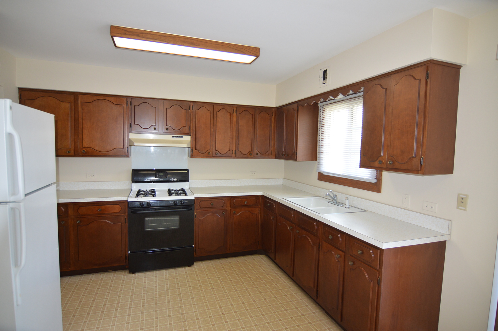 370 Eastern Avenue 370 Property Photo 3