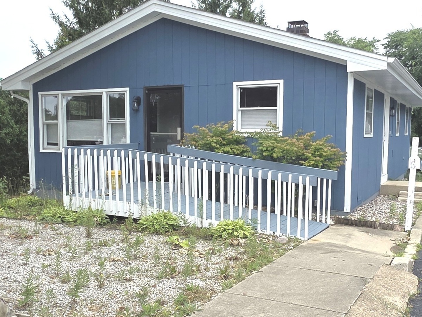 338 S County Farm Road Property Photo 1