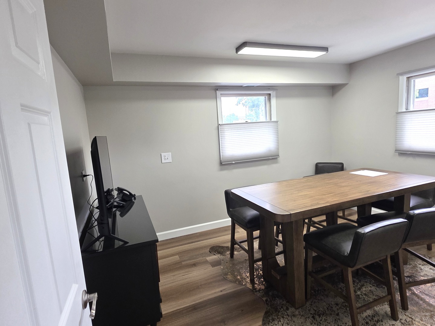 338 S County Farm Road Property Photo 6