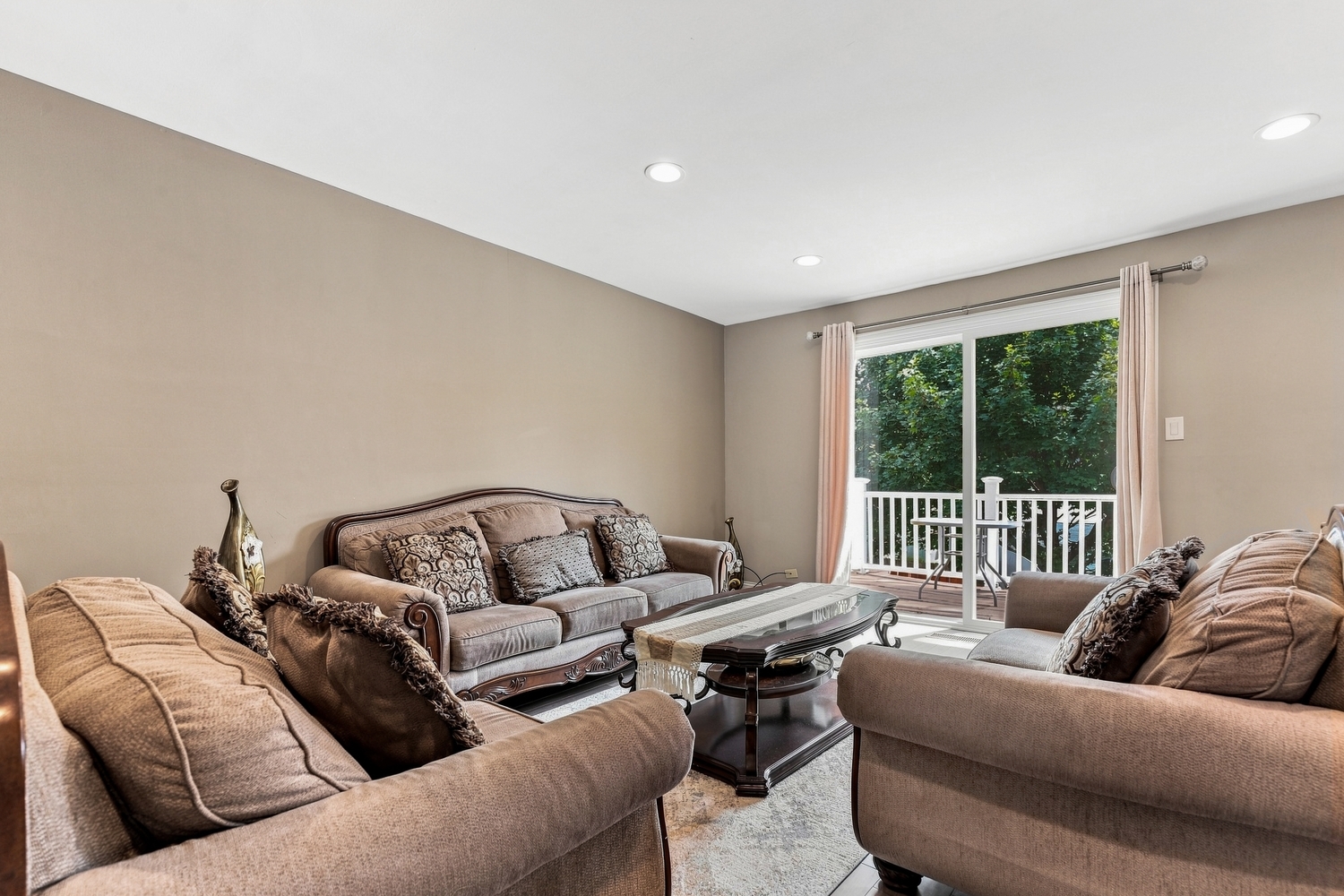 6829 Winston Drive Property Photo 2