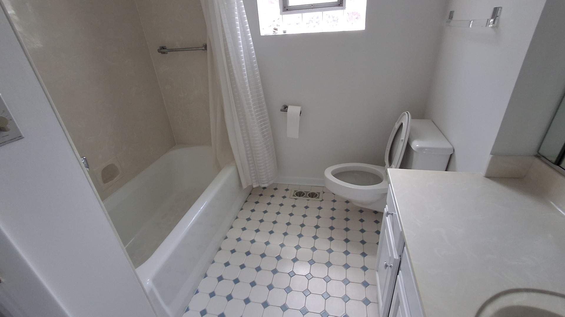 1031 Holly Lane Property Photo 13