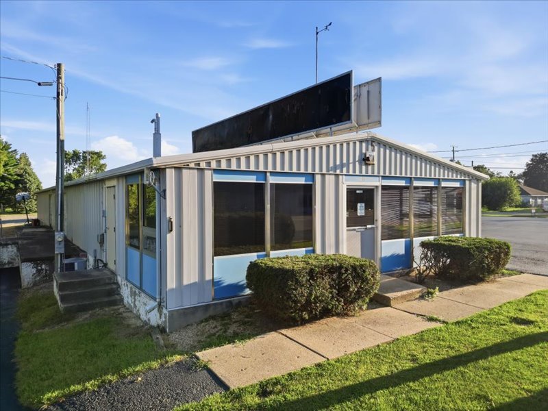 105 W Oregon Street Property Photo 4
