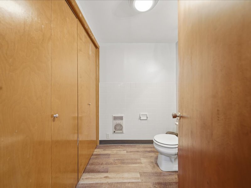105 W Oregon Street Property Photo 11