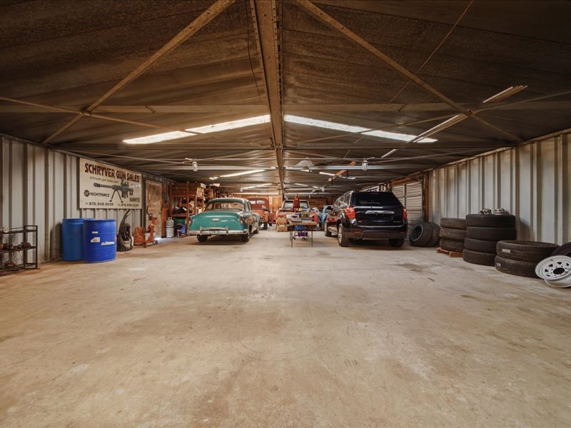 105 W Oregon Street Property Photo 14