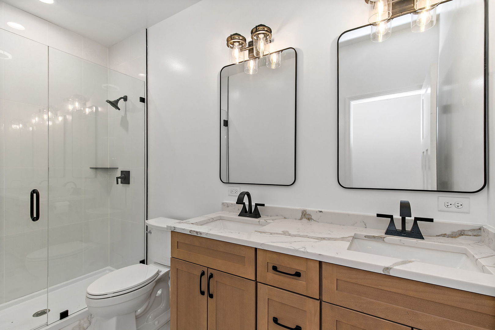 8611 Dorr Road Property Photo 10