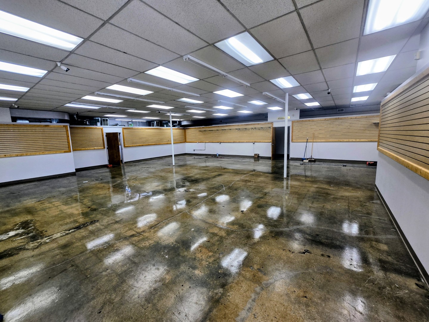 5277 N Elston Avenue Property Photo 4