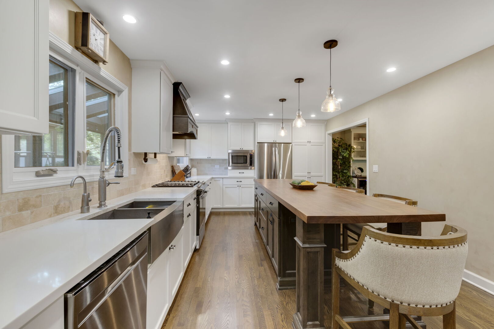 1211 S Grove Avenue Property Photo 4