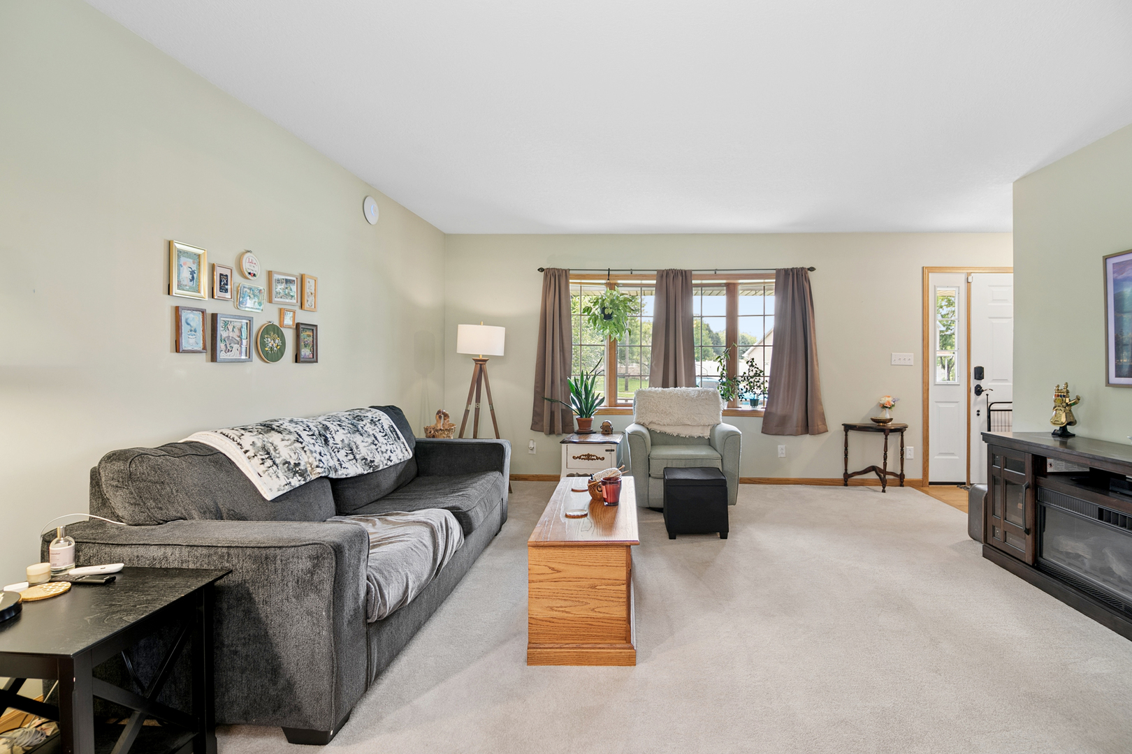 559 Hollyberry Lane Property Photo 4