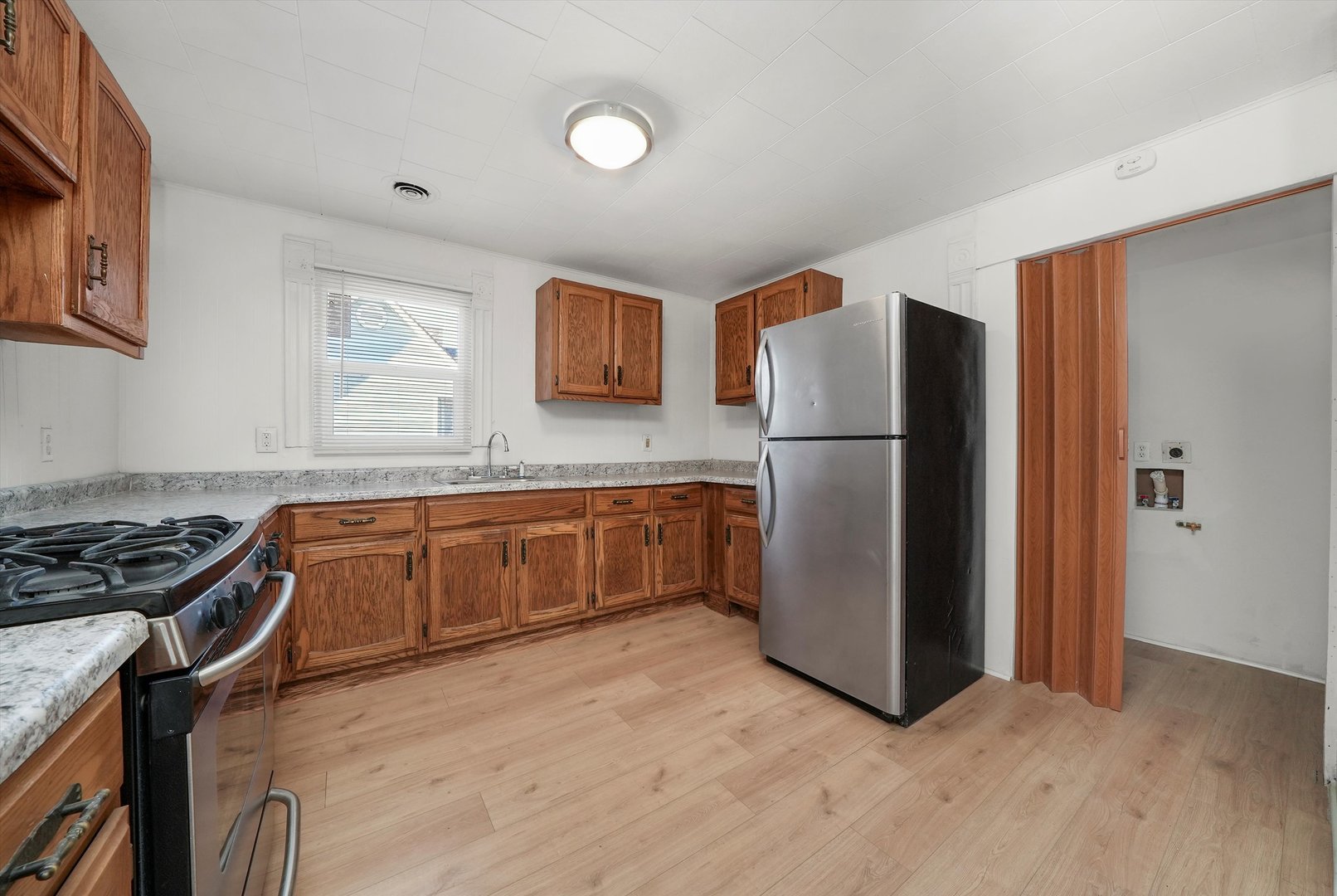 1097 E Merchant Street 2 Property Photo 4