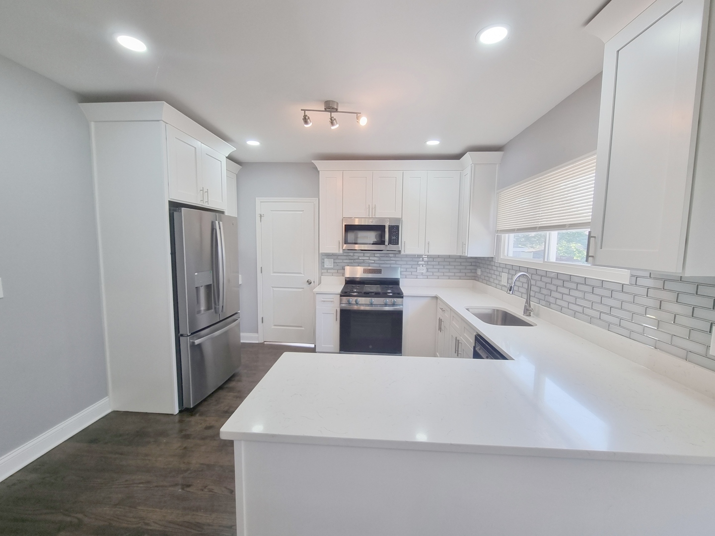 309 S 8th Avenue Property Photo 6