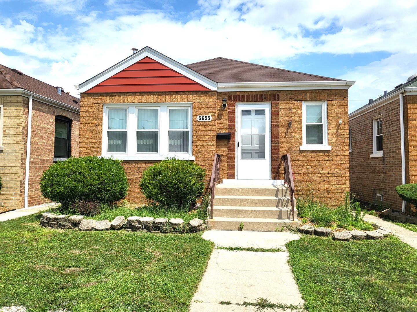 5655 S Normandy Avenue Property Photo 2