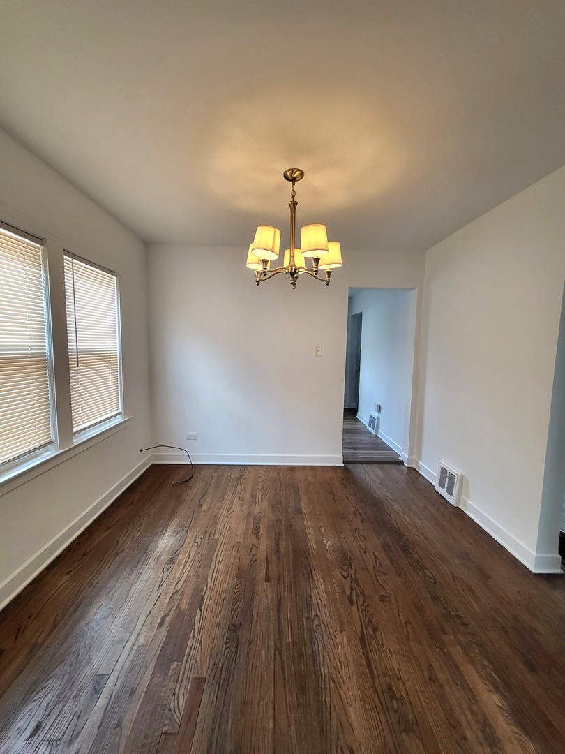5655 S Normandy Avenue Property Photo 8