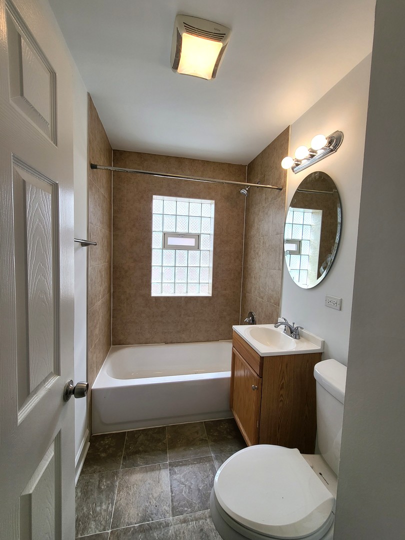 5655 S Normandy Avenue Property Photo 12